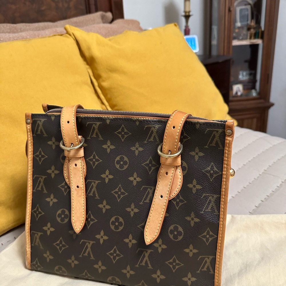 Authentic Louis Vuitton Popincourt shoulder bag. Dust Bag included.